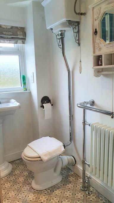 5 Bed, 2 Bath Home + Terrace, Garden & Parking Swindon Exteriör bild
